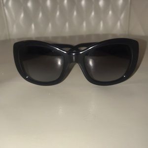 Sunglasses CHANEL
Black Oversize Frame CC Logo